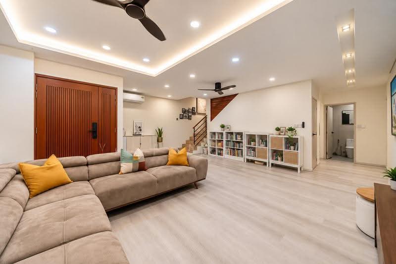 Well-Renovated Terrace | 3 Ensuite Bedrooms | Attractive Value, Stroll to Jelita Mall | Near to Amenities | Within 1km to Henry Park Primary School, Tanglin / Holland / Bukit Timah, 3 Bedrooms, 2,500 sqft, Terraced House For Sale, by Kate 周笕簢., 500285158 - Living Room - PropertyGuru.com.sg