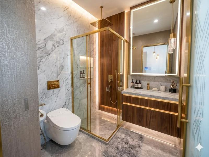 Well-Renovated Terrace | 3 Ensuite Bedrooms | Attractive Value, Stroll to Jelita Mall | Near to Amenities | Within 1km to Henry Park Primary School, Tanglin / Holland / Bukit Timah, 3 Bedrooms, 2,500 sqft, Terraced House For Sale, by Kate 周笕簢., 500285158 - Bathroom - PropertyGuru.com.sg