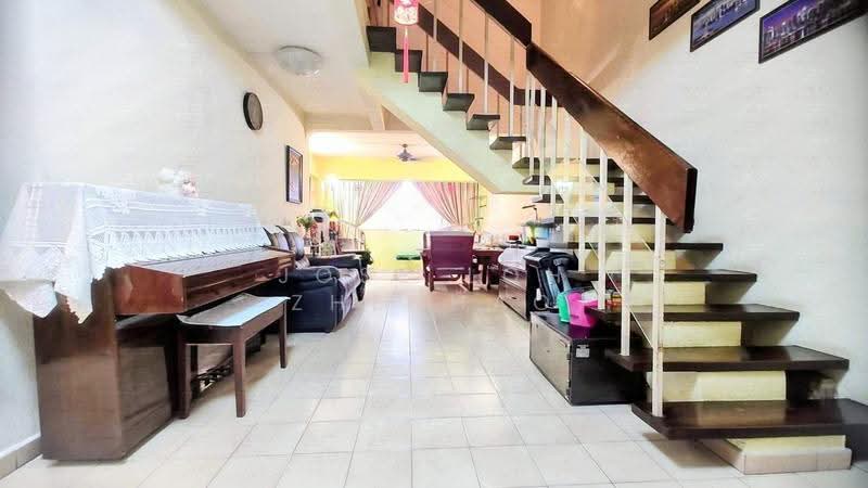 104 Towner Road, 104 Towner Road, Balestier / Toa Payoh, 3 Bedrooms, 1,496 sqft, HDB Flat For Sale, by Jose Loh Zhenhao, 500285185 - Living Room - PropertyGuru.com.sg