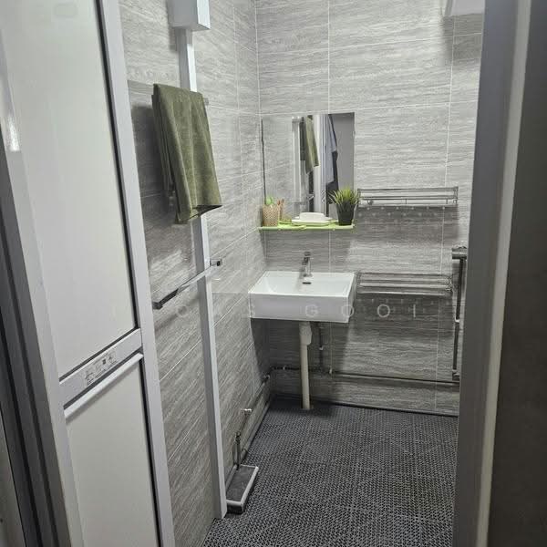 538 Hougang Street 52, 538 Hougang Street 52, Hougang / Punggol / Sengkang, Room Rental, 200 sqft, HDB Flat For Rent, by Lucas Gooi, 500285208 - Bathroom - PropertyGuru.com.sg