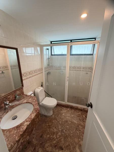 Meralodge, 83 Hillview Avenue, Dairy Farm / Bukit Panjang / Choa Chu Kang, 3 Bedrooms, 1,668 sqft, Condominium For Rent, by Julian Zhuo, 500285221 - Bathroom - PropertyGuru.com.sg