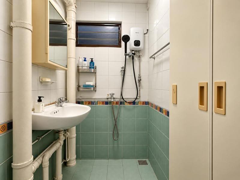 21 Dover Crescent, 21 Dover Crescent, Buona Vista / West Coast / Clementi New Town, 2 Bedrooms, 700 sqft, HDB Flat For Sale, by Sim Yuxin, 500285223 - Bathroom - PropertyGuru.com.sg