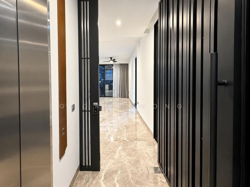 Martin Modern, 10 Martin Place, Orchard / River Valley, 3 Bedrooms, 1,421 sqft, Apartment For Sale, by George Wong, 500285224 - Corridor - PropertyGuru.com.sg