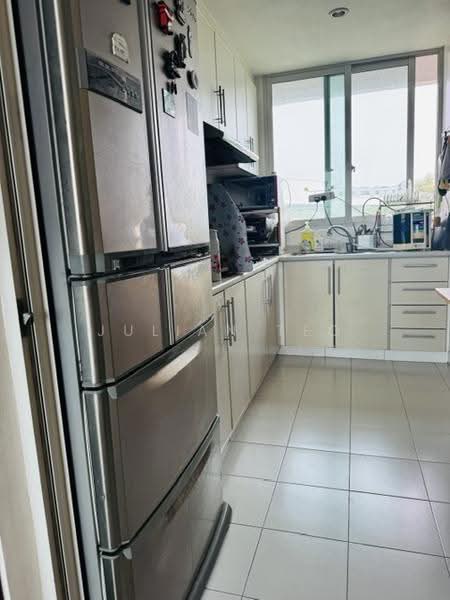 Golden Heights, 126 Serangoon Avenue 3, Hougang / Punggol / Sengkang, 3 Bedrooms, 1,184 sqft, Apartment For Rent, by Julian Teo, 500285234 - Kitchen - PropertyGuru.com.sg