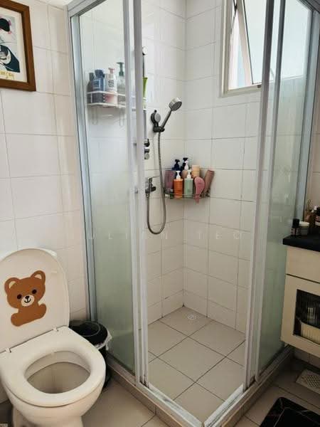 Golden Heights, 126 Serangoon Avenue 3, Hougang / Punggol / Sengkang, 3 Bedrooms, 1,184 sqft, Apartment For Rent, by Julian Teo, 500285234 - Bathroom - PropertyGuru.com.sg