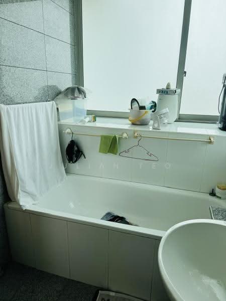 Golden Heights, 126 Serangoon Avenue 3, Hougang / Punggol / Sengkang, 3 Bedrooms, 1,184 sqft, Apartment For Rent, by Julian Teo, 500285234 - Bathroom - PropertyGuru.com.sg