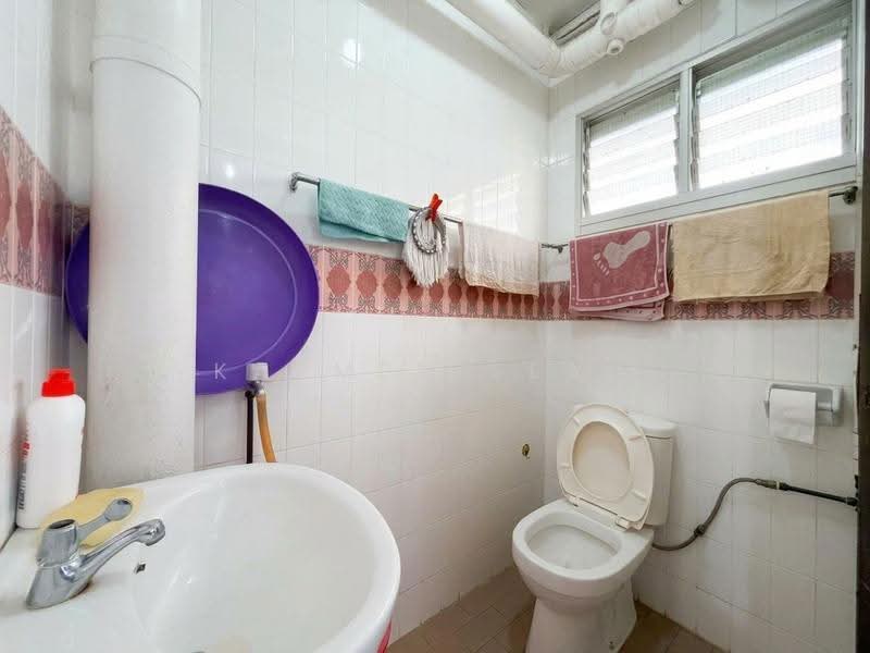 408 Pasir Ris Drive 6, 408 Pasir Ris Drive 6, Pasir Ris / Tampines, 4 Bedrooms, 1,582 sqft, HDB Flat For Sale, by Karmen Seam, 500285238 - Bathroom - PropertyGuru.com.sg