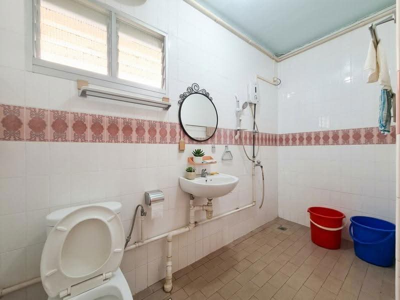 408 Pasir Ris Drive 6, 408 Pasir Ris Drive 6, Pasir Ris / Tampines, 4 Bedrooms, 1,582 sqft, HDB Flat For Sale, by Karmen Seam, 500285238 - Bathroom - PropertyGuru.com.sg