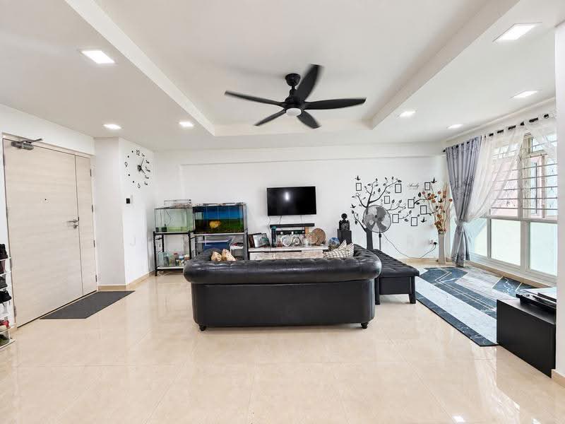 126C Edgedale Plains, 126C Edgedale Plains, Hougang / Punggol / Sengkang, 3 Bedrooms, 1,184 sqft, HDB Flat For Sale, by Jerez Amsyar, 500285254 - Living Room - PropertyGuru.com.sg