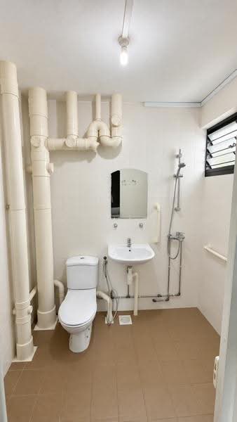 217 Lorong 8 Toa Payoh, 217 Lorong 8 Toa Payoh, Balestier / Toa Payoh, 3 Bedrooms, 1,259 sqft, HDB Flat For Sale, by Richard Neo, 500285270 - Bathroom - PropertyGuru.com.sg