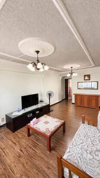 217 Lorong 8 Toa Payoh, 217 Lorong 8 Toa Payoh, Balestier / Toa Payoh, 3 Bedrooms, 1,259 sqft, HDB Flat For Sale, by Richard Neo, 500285270 - Living Room - PropertyGuru.com.sg