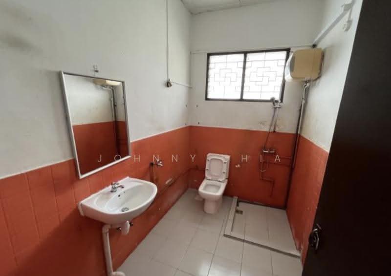 Jalan Pari Kikis, Jalan Pari Dedap Jalan Pari Unak Jalan Anak Patong Peakville Terrace Peakville Walk Peakville Avenue Jalan Tanah Rata Tanah Merah Kechil Ridge Peakville Grove, Bedok / Upper East Coast, 3 Bedrooms, 2,139 sqft, Terraced House For Rent, by Johnny Chia, 500285280 - Bathroom - PropertyGuru.com.sg