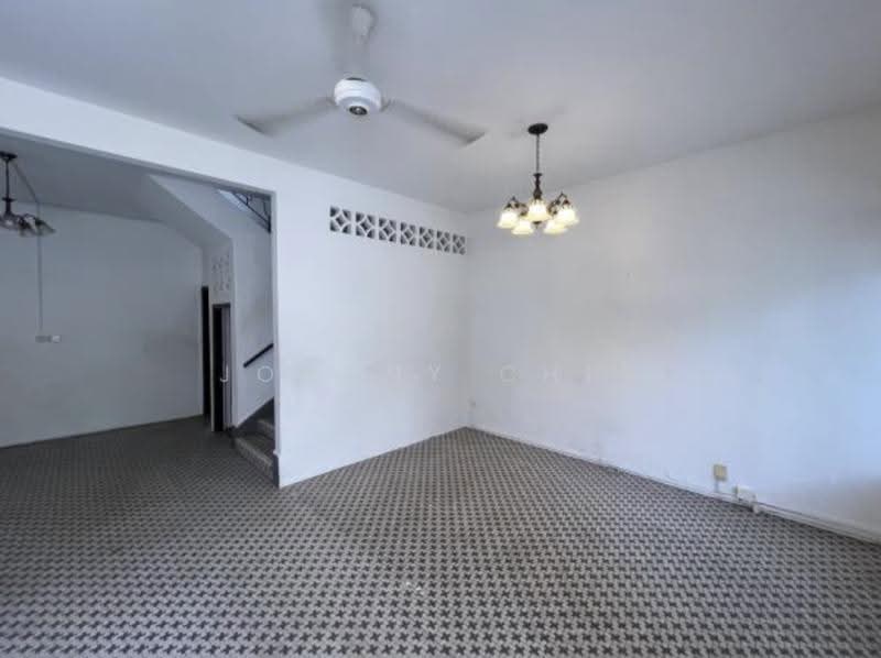 Tanah Merah Landed House For Rent | 3BR | Near MRT | $4K, Jalan Pari Kikis Jalan Pari Dedap Jalan Pari Unak Jalan Pari Burong Jalan Anak Patong Jalan Tanjong Jalan Simpang Bedok Upper Changi Road Upper Bedok Road Tanah Merah Kechil Road Tanah Merah Kechil Avenue Peakville Avenue Peakville Terrace Peakville, Bedok / Upper East Coast, 3 Bedrooms, 2,138 sqft, Terraced House For Rent, by Johnny Chia, 500285317 - Interior - PropertyGuru.com.sg
