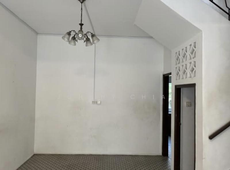 Tanah Merah Landed House For Rent | 3BR | Near MRT | $4K, Jalan Pari Kikis Jalan Pari Dedap Jalan Pari Unak Jalan Pari Burong Jalan Anak Patong Jalan Tanjong Jalan Simpang Bedok Upper Changi Road Upper Bedok Road Tanah Merah Kechil Road Tanah Merah Kechil Avenue Peakville Avenue Peakville Terrace Peakville, Bedok / Upper East Coast, 3 Bedrooms, 2,138 sqft, Terraced House For Rent, by Johnny Chia, 500285317 - Interior - PropertyGuru.com.sg