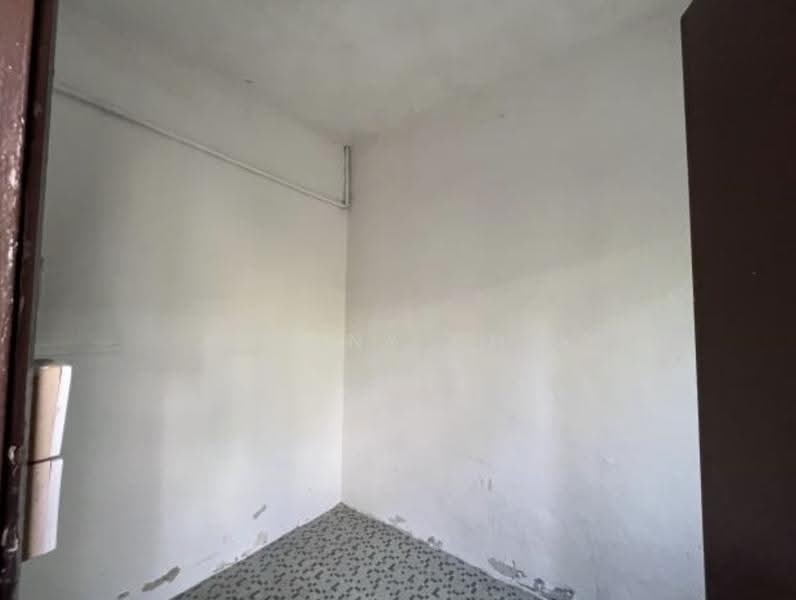 Tanah Merah Landed House For Rent | 3BR | Near MRT | $4K, Jalan Pari Kikis Jalan Pari Dedap Jalan Pari Unak Jalan Pari Burong Jalan Anak Patong Jalan Tanjong Jalan Simpang Bedok Upper Changi Road Upper Bedok Road Tanah Merah Kechil Road Tanah Merah Kechil Avenue Peakville Avenue Peakville Terrace Peakville, Bedok / Upper East Coast, 3 Bedrooms, 2,138 sqft, Terraced House For Rent, by Johnny Chia, 500285317 - Interior - PropertyGuru.com.sg