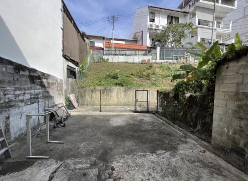 Tanah Merah Landed House For Rent | 3BR | Near MRT | $4K, Jalan Pari Kikis Jalan Pari Dedap Jalan Pari Unak Jalan Pari Burong Jalan Anak Patong Jalan Tanjong Jalan Simpang Bedok Upper Changi Road Upper Bedok Road Tanah Merah Kechil Road Tanah Merah Kechil Avenue Peakville Avenue Peakville Terrace Peakville, Bedok / Upper East Coast, 3 Bedrooms, 2,138 sqft, Terraced House For Rent, by Johnny Chia, 500285317 - Exterior - PropertyGuru.com.sg