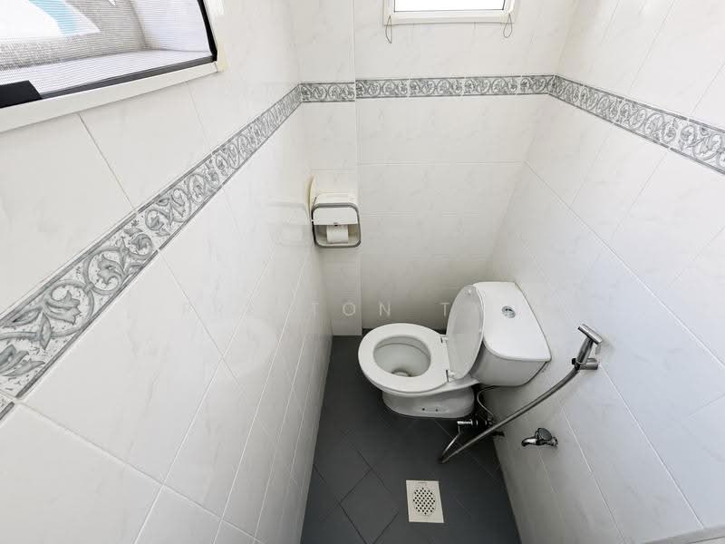 43A Amoy Street, Amoy Street, Boat Quay / Raffles Place / Marina, 1,000 sqft, Office For Rent, by Preston Tan, 500285341 - Bathroom - CommercialGuru.com.sg
