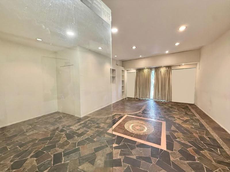 Brighton Crescent, Brighton Crescent, Hougang / Punggol / Sengkang, 1,750 sqft, Shop / Shophouse For Sale, by Aaron Hong, 500285351 - Living Room - CommercialGuru.com.sg