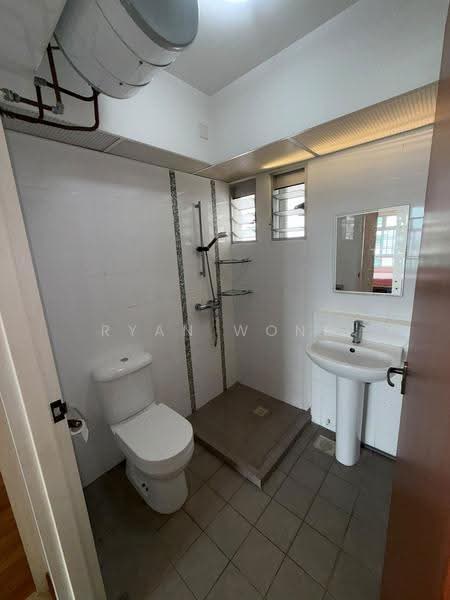 446B Jalan Kayu, 446B Jalan Kayu, Seletar / Yio Chu Kang, 3 Bedrooms, 1,001 sqft, HDB Flat For Rent, by Ryan Wong, 500285362 - Bathroom - PropertyGuru.com.sg