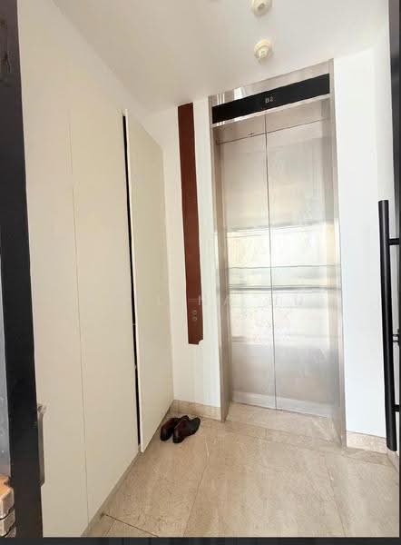 Martin Modern, 8 Martin Place, Orchard / River Valley, 4 Bedrooms, 1,733 sqft, Apartment For Sale, by Evelina Hu, 500285377 - Entrance - PropertyGuru.com.sg