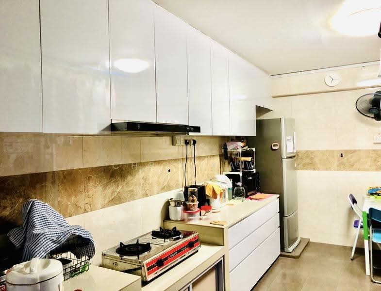 339 Hougang Avenue 7, 339 Hougang Avenue 7, Hougang / Punggol / Sengkang, 3 Bedrooms, 1,302 sqft, HDB Flat For Sale, by Chris Yaw, 500285378 - Kitchen - PropertyGuru.com.sg