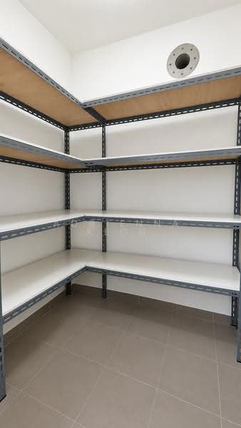 52 Havelock Road, 52 Havelock Road, Alexandra / Commonwealth, 3 Bedrooms, 1,012 sqft, HDB Flat For Rent, by Adrienna Keon, 500285392 - Store Room - PropertyGuru.com.sg