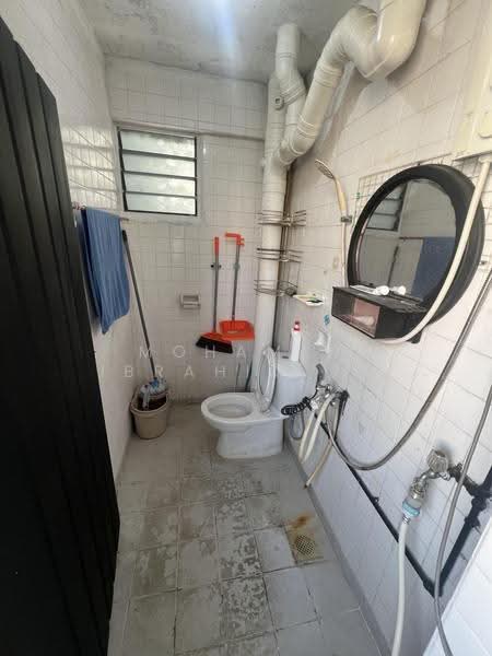316 Ubi Avenue 1, 316 Ubi Avenue 1, Eunos / Geylang / Paya Lebar, 2 Bedrooms, 689 sqft, HDB Flat For Sale, by Mohamed Ibrahim Mohamed Dawood, 500285417 - Bathroom - PropertyGuru.com.sg
