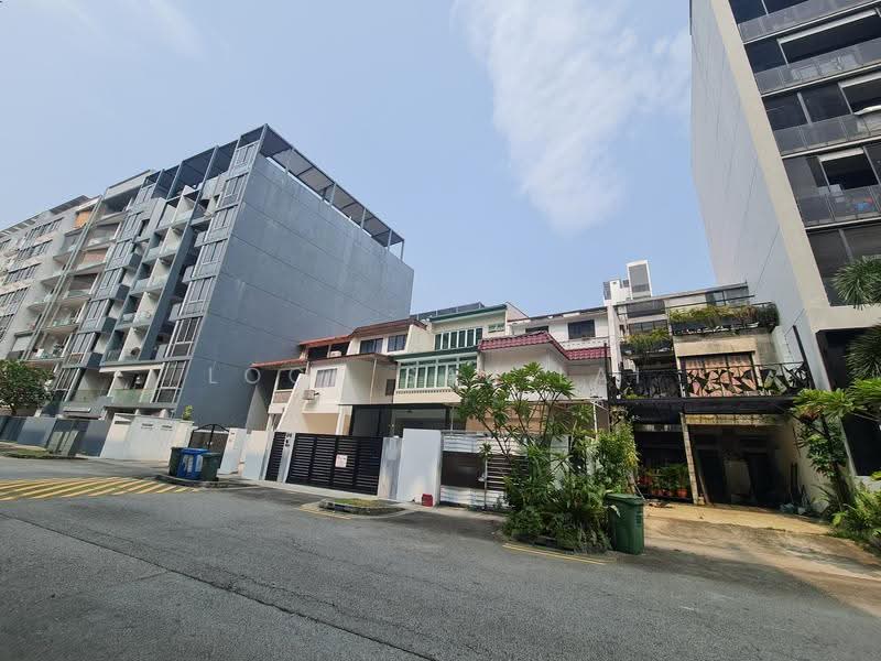 Geylang House For Auction - 31 lorong 28 geylang, Lorong 28 Geylang, Eunos / Geylang / Paya Lebar, 6 Bedrooms, 3,400 sqft, Terraced House For Sale, by Lock Sau Lai, 500285419 - Exterior - PropertyGuru.com.sg