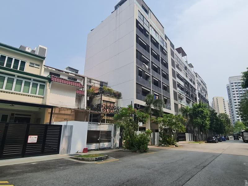 Geylang House For Auction - 31 lorong 28 geylang, Lorong 28 Geylang, Eunos / Geylang / Paya Lebar, 6 Bedrooms, 3,400 sqft, Terraced House For Sale, by Lock Sau Lai, 500285419 - Exterior - PropertyGuru.com.sg