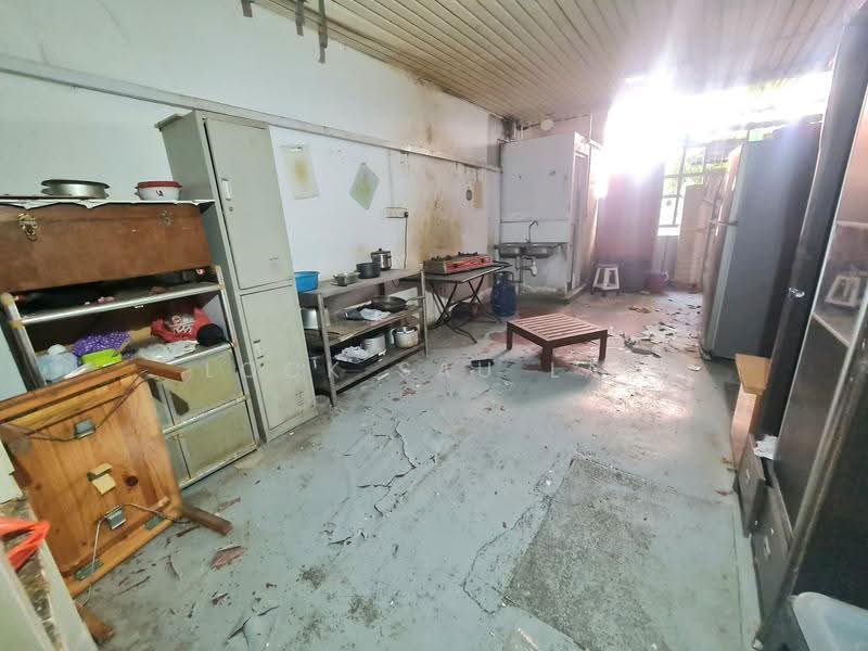 Geylang House For Auction - 31 lorong 28 geylang, Lorong 28 Geylang, Eunos / Geylang / Paya Lebar, 6 Bedrooms, 3,400 sqft, Terraced House For Sale, by Lock Sau Lai, 500285419 - Kitchen - PropertyGuru.com.sg