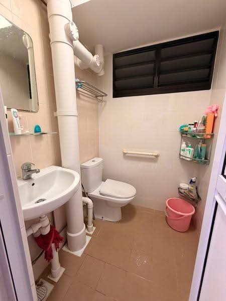 408 Tampines Street 41, 408 Tampines Street 41, Pasir Ris / Tampines, Room Rental, 180 sqft, HDB Flat For Rent, by Chris Pang, 500285422 - Bathroom - PropertyGuru.com.sg