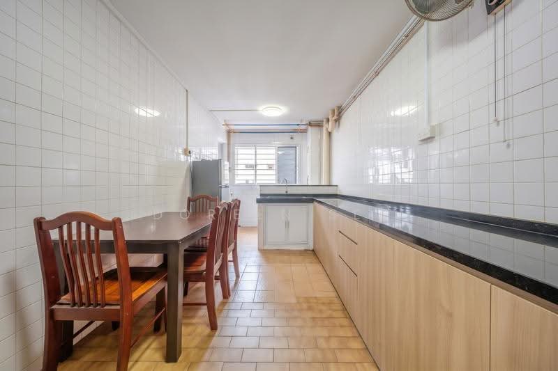 135 Bedok Reservoir Road, 135 Bedok Reservoir Road, Bedok / Upper East Coast, 3 Bedrooms, 904 sqft, HDB Flat For Sale, by Doreen Sea, 500285425 - Kitchen - PropertyGuru.com.sg