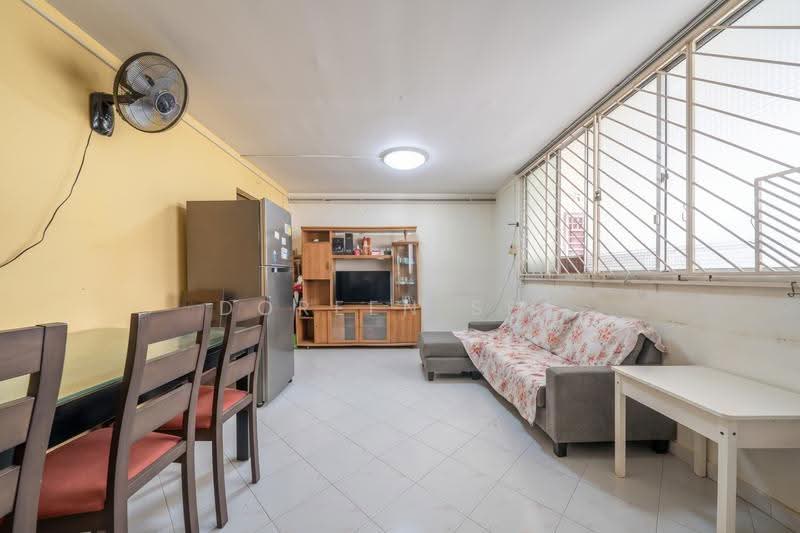 135 Bedok Reservoir Road, 135 Bedok Reservoir Road, Bedok / Upper East Coast, 3 Bedrooms, 904 sqft, HDB Flat For Sale, by Doreen Sea, 500285425 - Living Room - PropertyGuru.com.sg