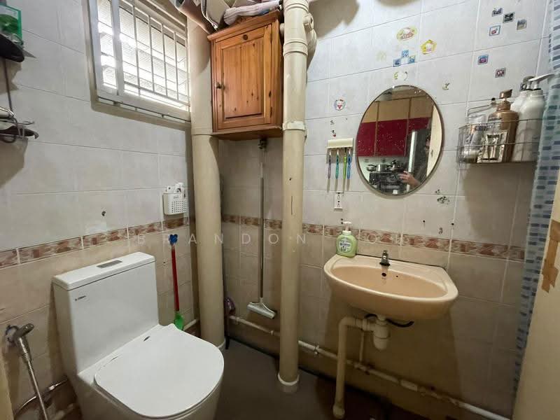 102B Punggol Field, 102B Punggol Field, Hougang / Punggol / Sengkang, Room Rental, 120 sqft, HDB Flat For Rent, by Brandon Loh, 500285452 - Bathroom - PropertyGuru.com.sg