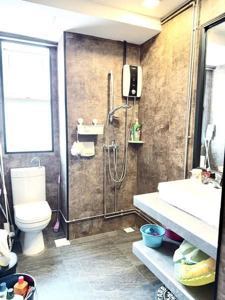 Evergreen Park, 31 Hougang Avenue 7, Hougang / Punggol / Sengkang, 3 Bedrooms, 1,087 sqft, Condominium For Sale, by Christina Ng, 500285474 - Bathroom - PropertyGuru.com.sg