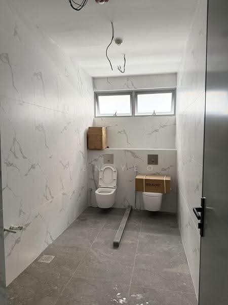 Kimly Industrial Building, 3 New Industrial Road, Hougang / Punggol / Sengkang, 1,313 sqft, Light Industrial (B1) For Rent, by Ben Yeo, 500285483 - Bathroom - CommercialGuru.com.sg