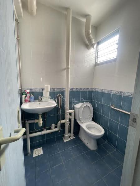 107 Ang Mo Kio Avenue 4, 107 Ang Mo Kio Avenue 4, Ang Mo Kio / Bishan / Thomson, 3 Bedrooms, 796 sqft, HDB Flat For Sale, by Mohd Yussaini, 500285519 - Bathroom - PropertyGuru.com.sg