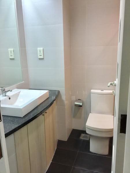NassimVille, 11 Nassim Road, Tanglin / Holland / Bukit Timah, 4 Bedrooms, 2,200 sqft, Apartment For Rent, by Zoe Lim 林綰琪, 500285531 - Bathroom - PropertyGuru.com.sg