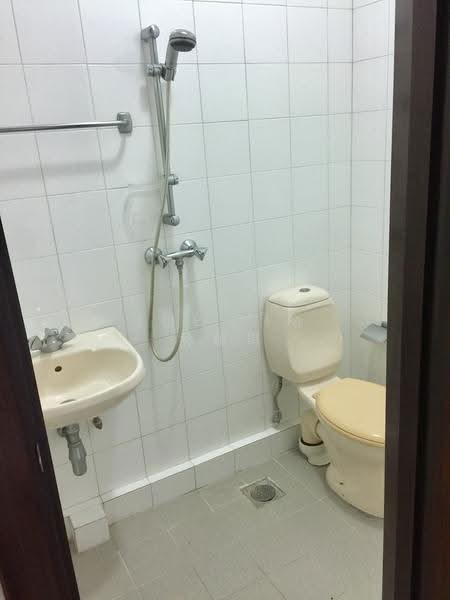 NassimVille, 11 Nassim Road, Tanglin / Holland / Bukit Timah, 4 Bedrooms, 2,200 sqft, Apartment For Rent, by Zoe Lim 林綰琪, 500285531 - Bathroom - PropertyGuru.com.sg