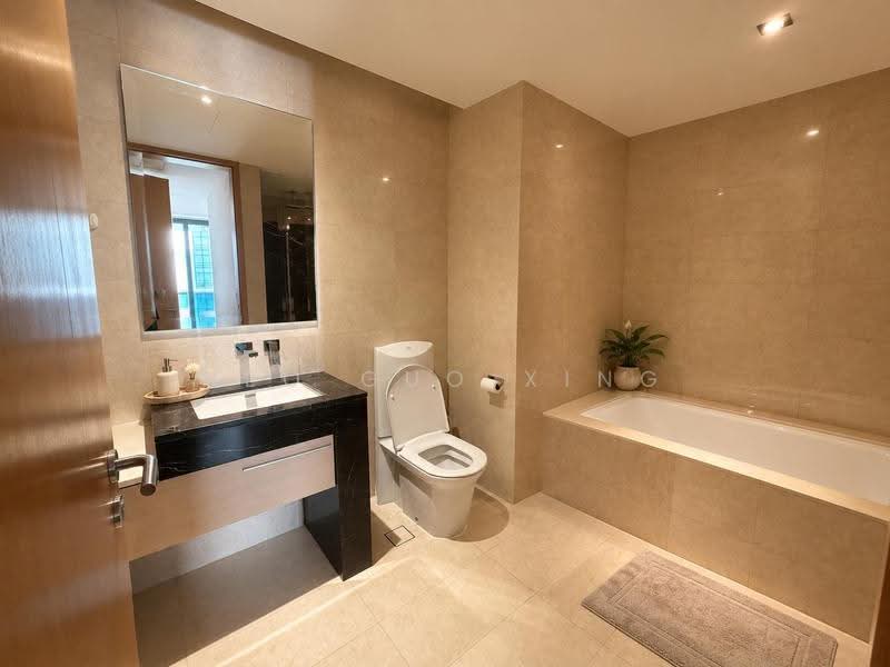 Marina Bay Suites, 3 Central Boulevard, Boat Quay / Raffles Place / Marina, 3 Bedrooms, 1,593 sqft, Apartment For Sale, by Neo Guo Xing, 500285546 - Artist Impression Master Bathroom - PropertyGuru.com.sg