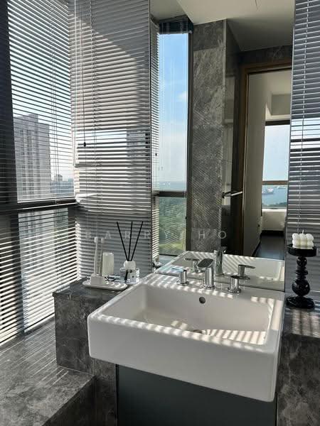 Skyline Residences, 610 Telok Blangah Road, Harbourfront / Telok Blangah, 2 Bedrooms, 829 sqft, Condominium For Sale, by Barry Ho, 500285554 - Bathroom - PropertyGuru.com.sg