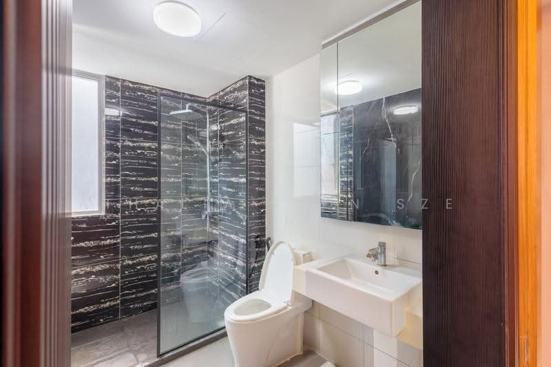 Austville Residences, 11 Sengkang East Avenue, Hougang / Punggol / Sengkang, 3 Bedrooms, 1,023 sqft, Condominium For Sale, by Athalia Soon Sze Yin, 500285558 - Bathroom - PropertyGuru.com.sg