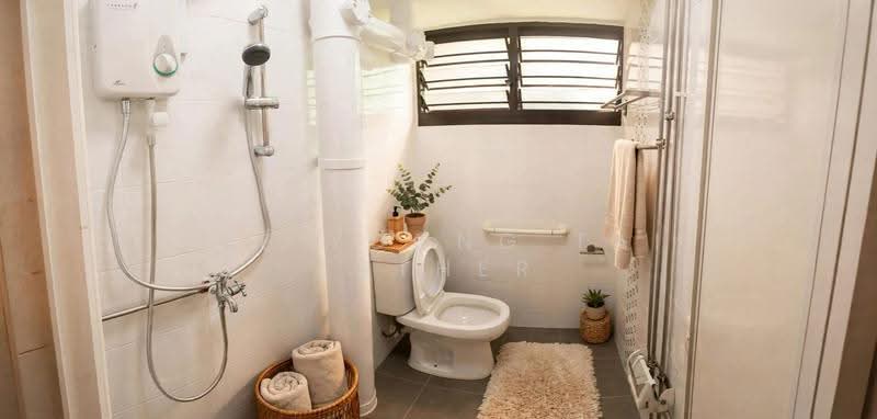377 Clementi Avenue 5, 377 Clementi Avenue 5, Buona Vista / West Coast / Clementi New Town, 2 Bedrooms, 721 sqft, HDB Flat For Sale, by Lee Yoong Tai Esther, 500285599 - Bathroom - PropertyGuru.com.sg