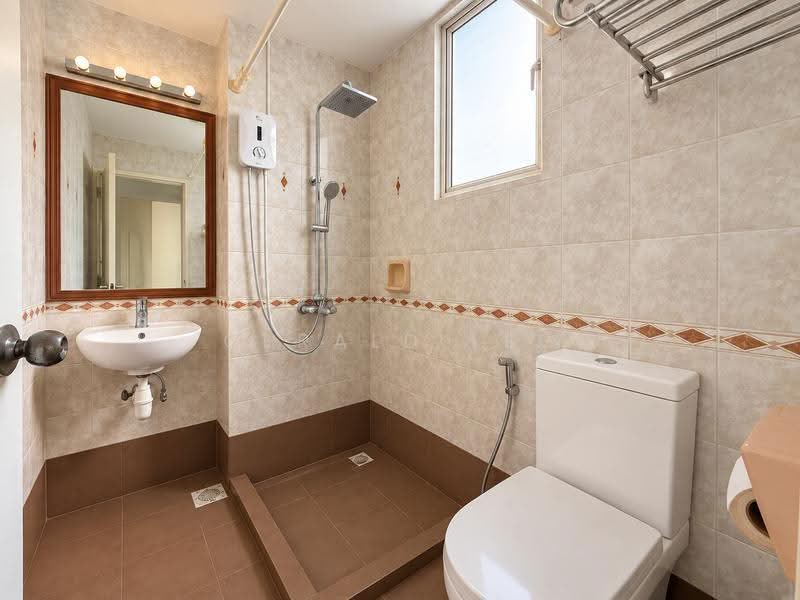 Loyang Villas, Loyang Rise, Changi Airport / Changi Village, 5 Bedrooms, 3,000 sqft, Terraced House For Sale, by Gerald Lee, 500285601 - Bathroom - PropertyGuru.com.sg