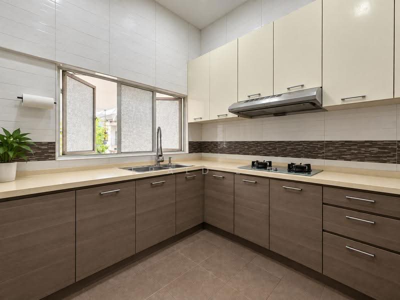 Loyang Villas, Loyang Rise, Changi Airport / Changi Village, 5 Bedrooms, 3,000 sqft, Terraced House For Sale, by Gerald Lee, 500285601 - Kitchen - PropertyGuru.com.sg