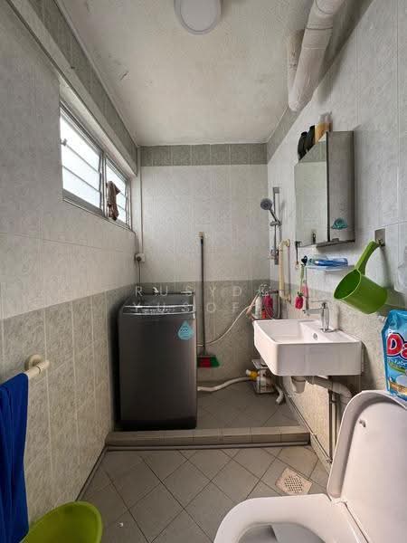 630 Hougang Avenue 8, 630 Hougang Avenue 8, Hougang / Punggol / Sengkang, 3 Bedrooms, 1,313 sqft, HDB Flat For Sale, by Rusydi Yusoff, 500285622 - Bathroom - PropertyGuru.com.sg