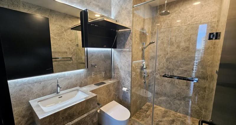 Martin Modern, 8 Martin Place, Orchard / River Valley, 2 Bedrooms, 764 sqft, Condominium For Rent, by Gareth Zhou, 500285666 - Bathroom - PropertyGuru.com.sg