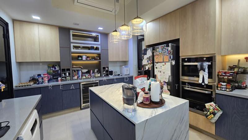 Four Seasons Park, 8 Cuscaden Walk, Tanglin / Holland / Bukit Timah, 4 Bedrooms, 2,259 sqft, Condominium For Rent, by RUTH, 500285687 - Kitchen - PropertyGuru.com.sg