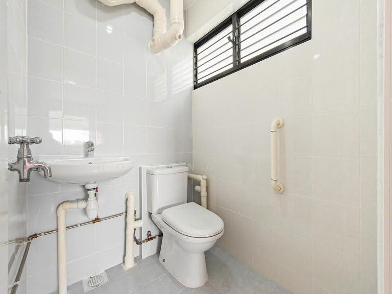 111 Mcnair Road, 111 Mcnair Road, Balestier / Toa Payoh, 3 Bedrooms, 904 sqft, HDB Flat For Sale, by Ong Meng Yean, 500285700 - Bathroom - PropertyGuru.com.sg