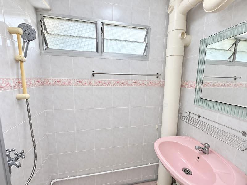 187 Boon Lay Avenue, 187 Boon Lay Avenue, Boon Lay / Jurong / Tuas, 3 Bedrooms, 635 sqft, HDB Flat For Sale, by Adrian Lee 李俊汶, 500285708 - Bathroom - PropertyGuru.com.sg